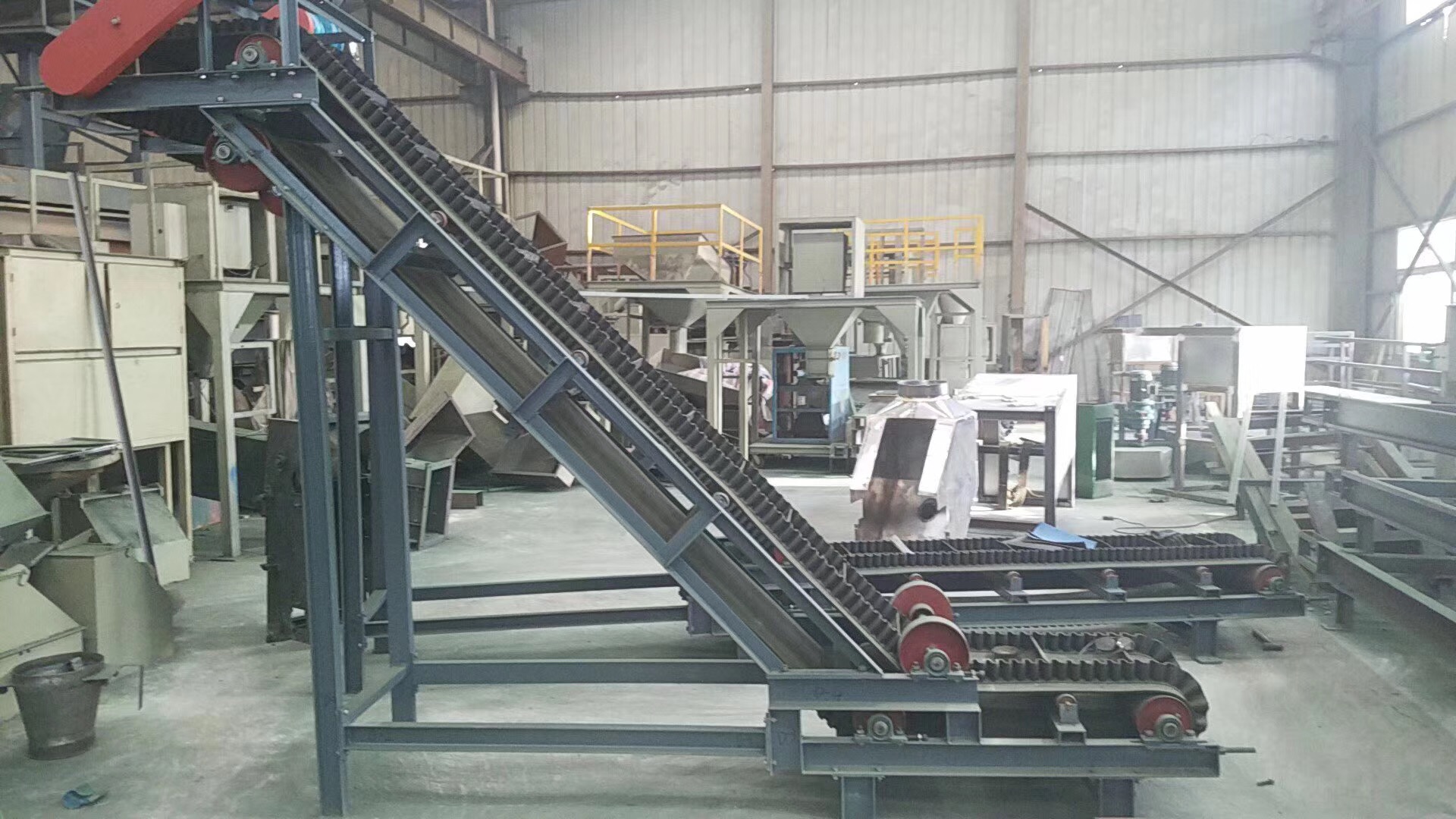 大傾角波狀擋邊帶式輸送機(jī)的結(jié)構(gòu)、安裝和調(diào)整(大傾角波狀擋邊輸送機(jī) 標(biāo)準(zhǔn))